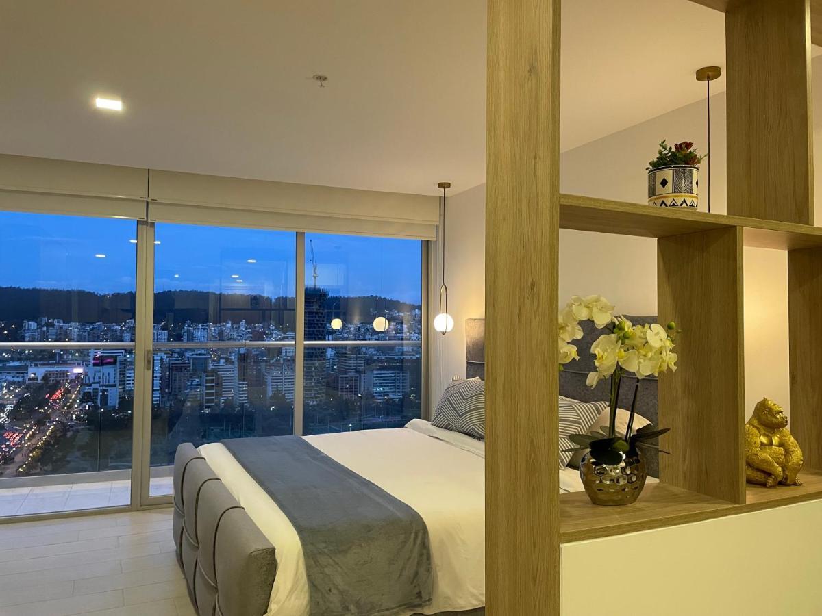 Nueva Suite-Piso 21 Vista La Carolina @One Кито Екстериор снимка
