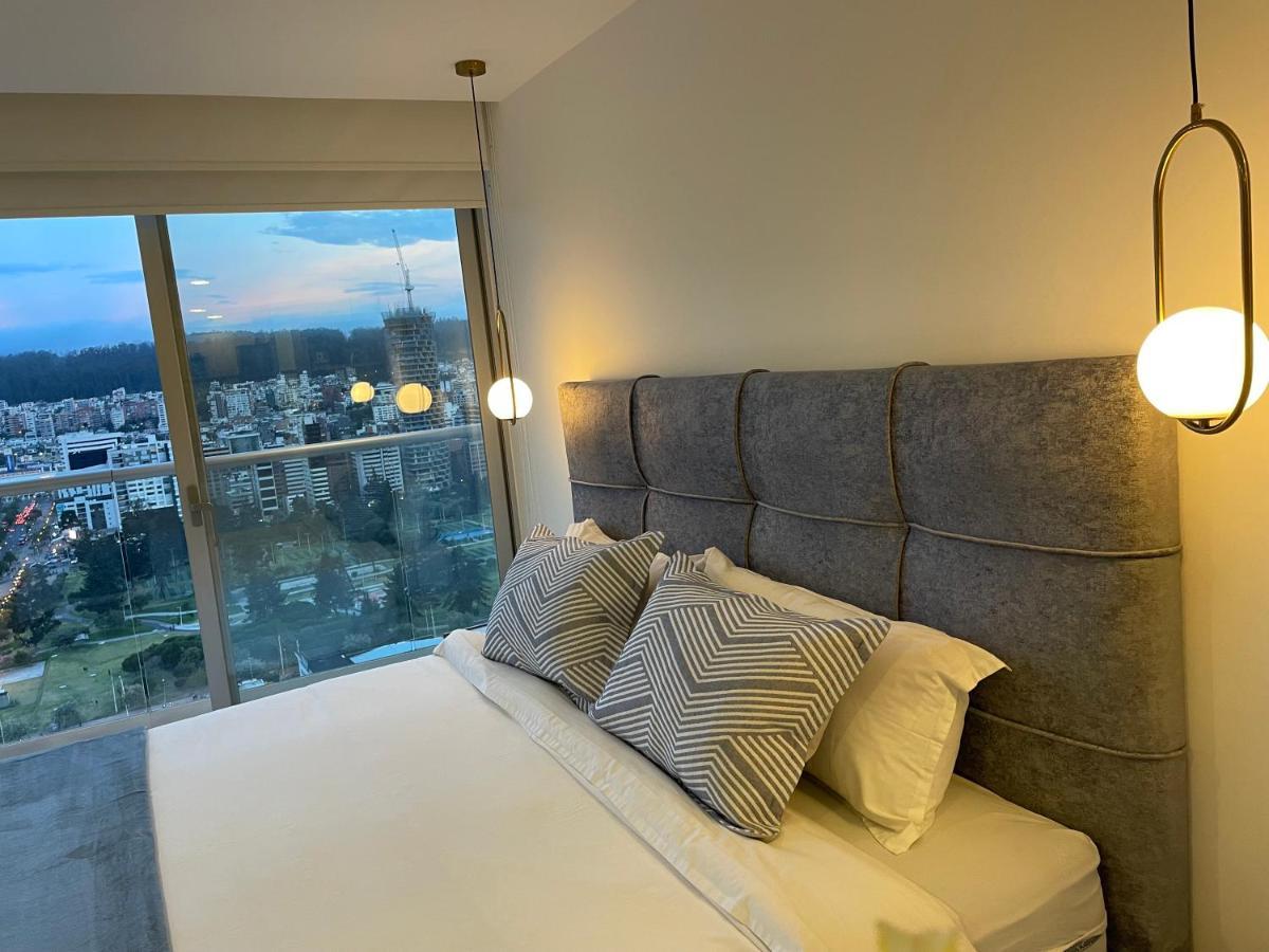 Nueva Suite-Piso 21 Vista La Carolina @One Кито Екстериор снимка