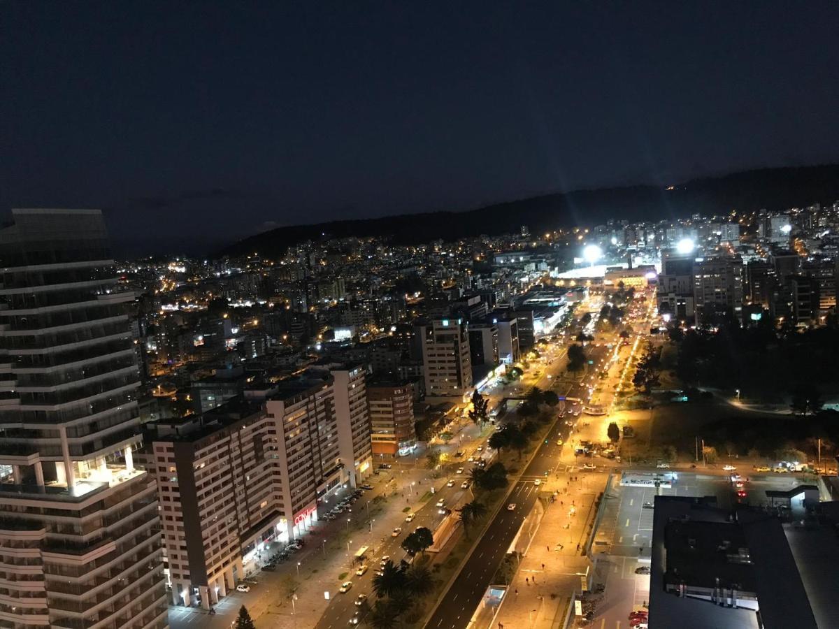 Nueva Suite-Piso 21 Vista La Carolina @One Кито Екстериор снимка