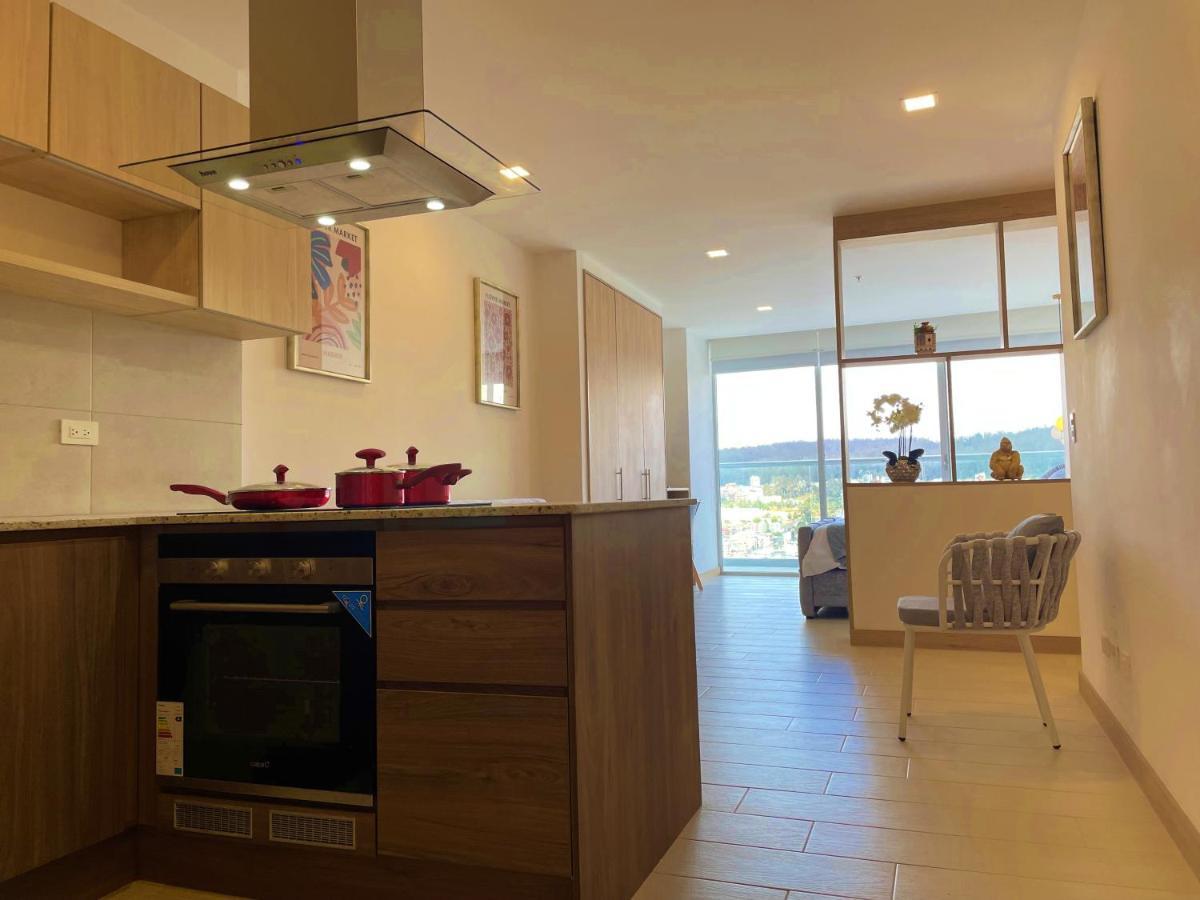 Nueva Suite-Piso 21 Vista La Carolina @One Кито Екстериор снимка