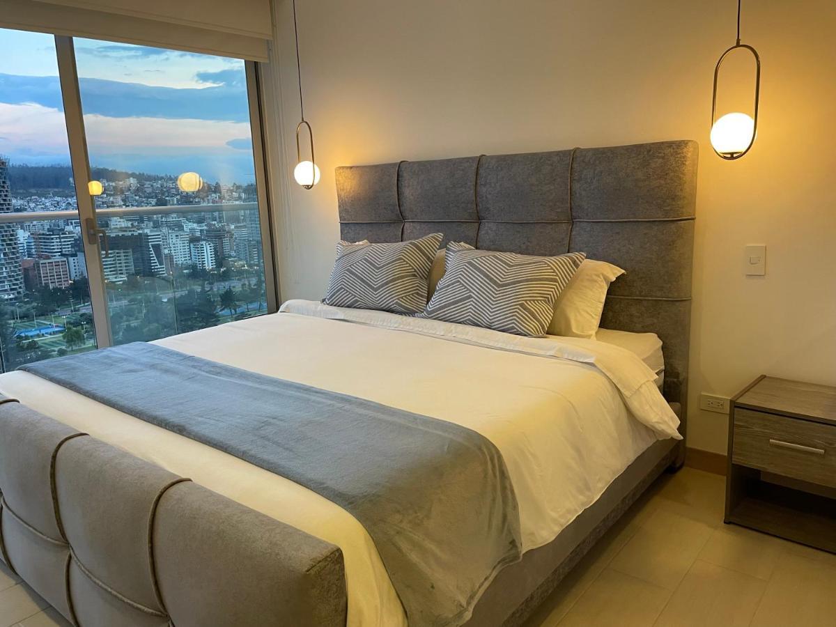 Nueva Suite-Piso 21 Vista La Carolina @One Кито Екстериор снимка