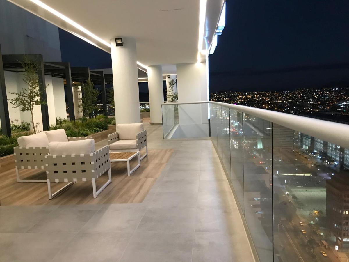 Nueva Suite-Piso 21 Vista La Carolina @One Кито Екстериор снимка